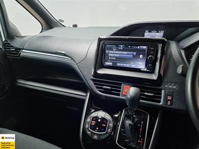 2018 Toyota Esquire - Thumbnail