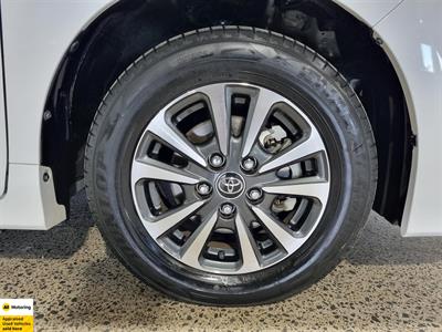 2018 Toyota Esquire - Thumbnail
