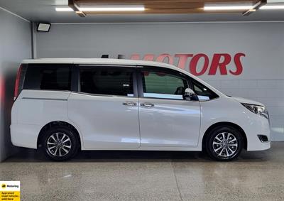 2018 Toyota Esquire - Thumbnail
