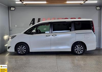 2018 Toyota Esquire - Thumbnail