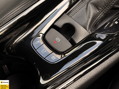 2017 Toyota C-HR - Thumbnail