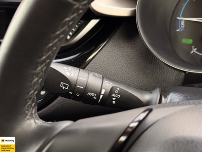 2017 Toyota C-HR - Thumbnail