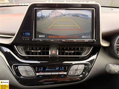 2017 Toyota C-HR - Thumbnail