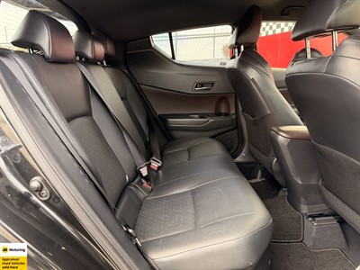 2017 Toyota C-HR - Thumbnail