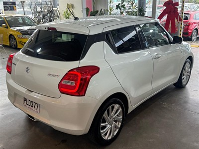 2022 Suzuki Swift - Thumbnail