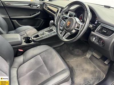 2015 Porsche Macan - Thumbnail