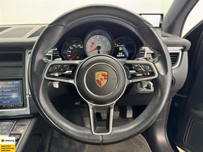 2015 Porsche Macan - Thumbnail