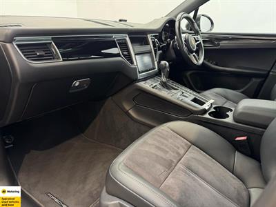2015 Porsche Macan - Thumbnail