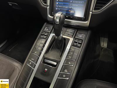 2015 Porsche Macan - Thumbnail
