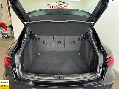 2015 Porsche Macan - Thumbnail