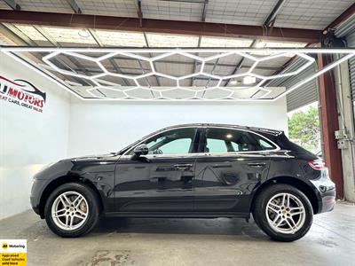 2015 Porsche Macan - Thumbnail
