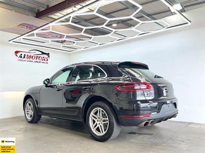 2015 Porsche Macan - Thumbnail