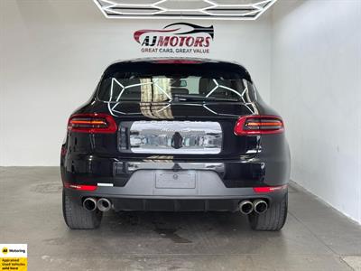 2015 Porsche Macan - Thumbnail