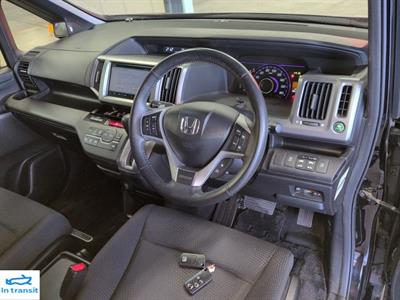 2015 Honda Step Wagon - Thumbnail