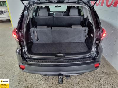 2017 Toyota Highlander - Thumbnail