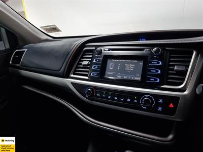 2017 Toyota Highlander - Thumbnail