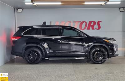 2017 Toyota Highlander - Thumbnail