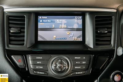 2017 Nissan Pathfinder - Thumbnail