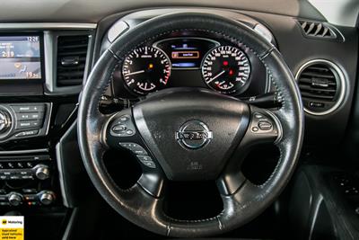 2017 Nissan Pathfinder - Thumbnail