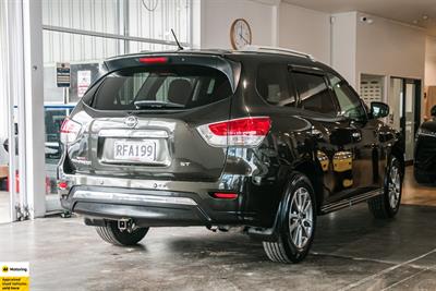 2017 Nissan Pathfinder - Thumbnail