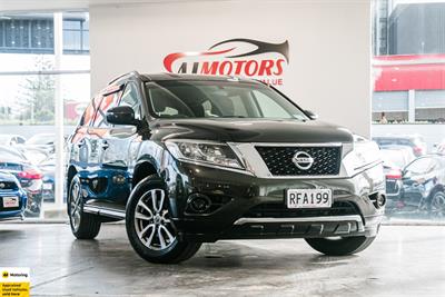 2017 Nissan Pathfinder - Thumbnail