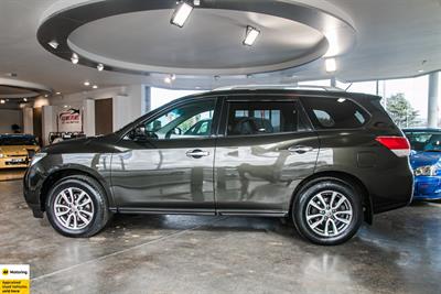 2017 Nissan Pathfinder - Thumbnail