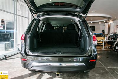 2017 Nissan Pathfinder - Thumbnail