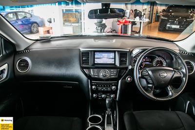 2017 Nissan Pathfinder - Thumbnail
