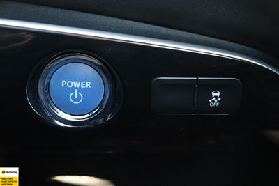 2016 Toyota Prius - Thumbnail