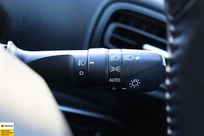 2016 Toyota Prius - Thumbnail