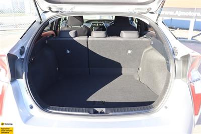2016 Toyota Prius - Thumbnail
