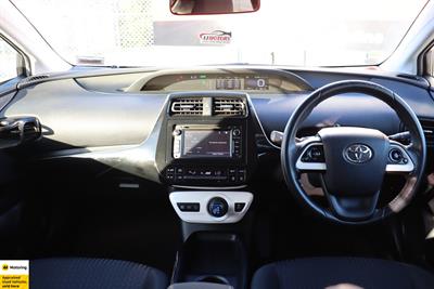 2016 Toyota Prius - Thumbnail
