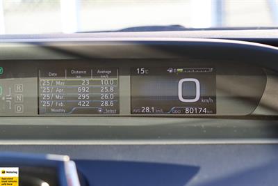 2016 Toyota Prius - Thumbnail