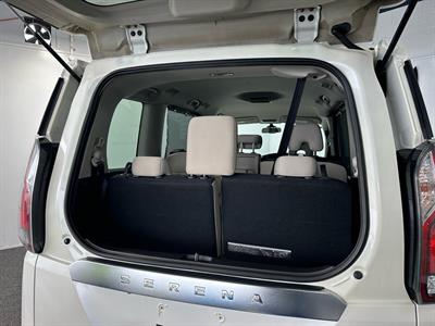2017 Nissan Serena - Thumbnail