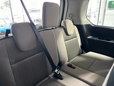 2017 Nissan Serena - Thumbnail