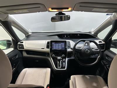 2017 Nissan Serena - Thumbnail