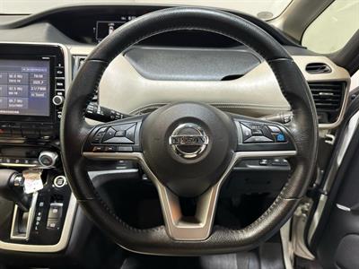 2017 Nissan Serena - Thumbnail