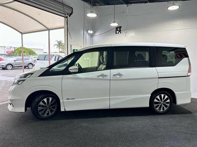 2017 Nissan Serena - Thumbnail