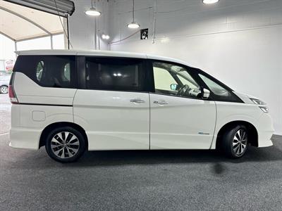 2017 Nissan Serena - Thumbnail