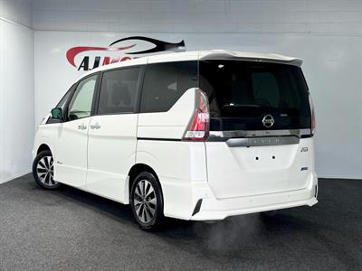 2017 Nissan Serena - Thumbnail