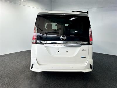 2017 Nissan Serena - Thumbnail