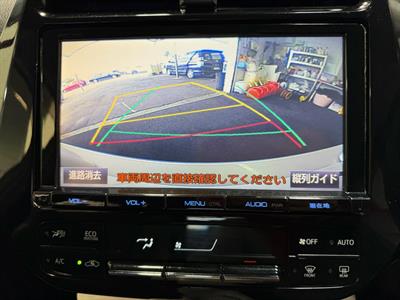 2016 Toyota Prius - Thumbnail