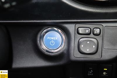 2015 Toyota Aqua - Thumbnail