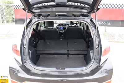 2015 Toyota Aqua - Thumbnail