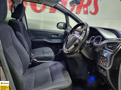 2014 Toyota Voxy - Thumbnail