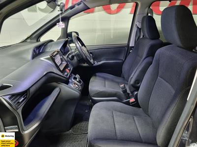 2014 Toyota Voxy - Thumbnail