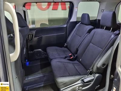 2014 Toyota Voxy - Thumbnail