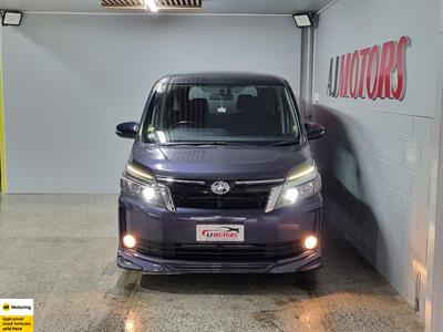 2014 Toyota Voxy - Thumbnail
