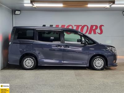 2014 Toyota Voxy - Thumbnail