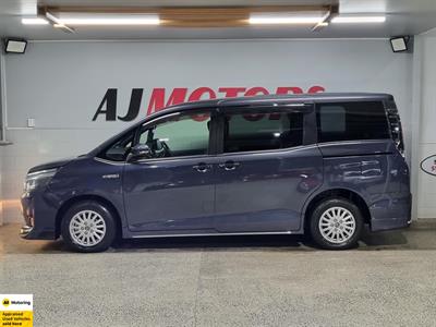 2014 Toyota Voxy - Thumbnail